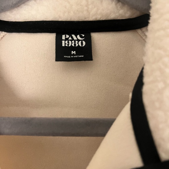 PacSun Ivory/Black Zip Up Sherpa Medium - Picture 4 of 5